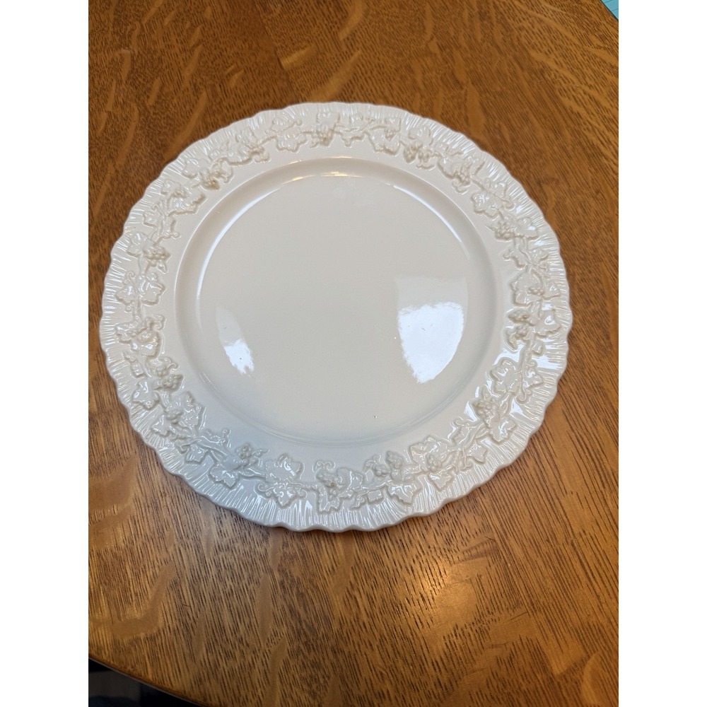 Wedgwood Queen's Ware Cream On Cream 9.25" Luncheon Plate Excellent